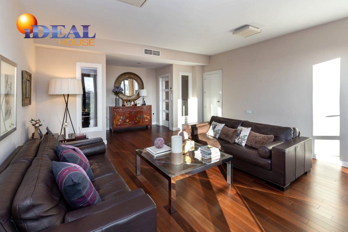 Casa de 3 habitaciones en Granada ciudad en venta - 770.000 € (Ref: 9433665)