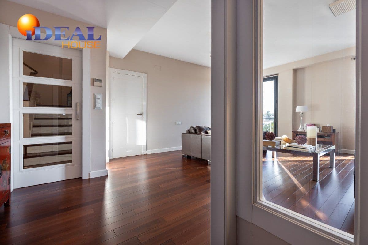 Casa de 3 habitaciones en Granada ciudad en venta - 770.000 € (Ref: 9433665)