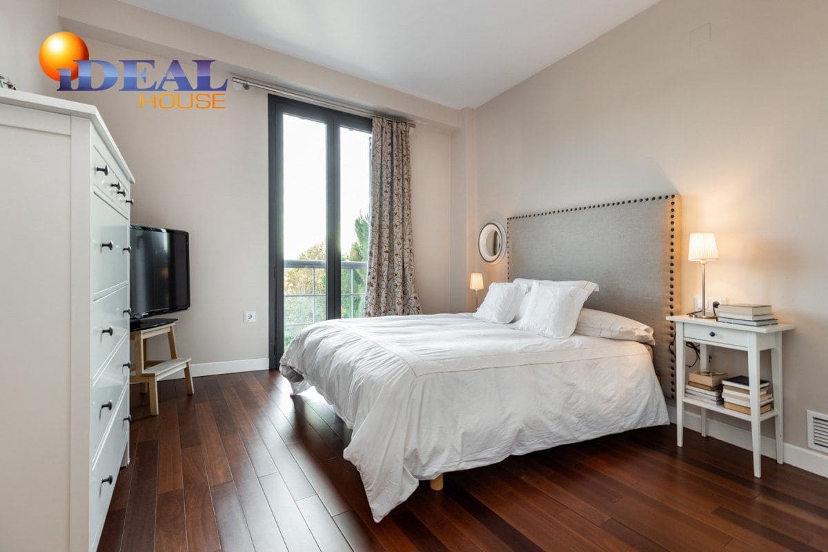 Casa de 3 habitaciones en Granada ciudad en venta - 770.000 € (Ref: 9433665)