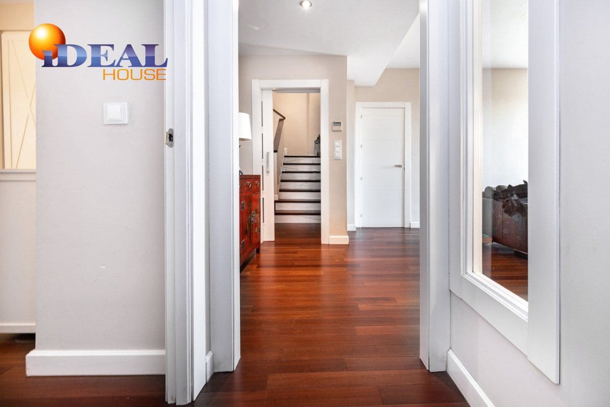 Casa de 3 habitaciones en Granada ciudad en venta - 770.000 € (Ref: 9433665)