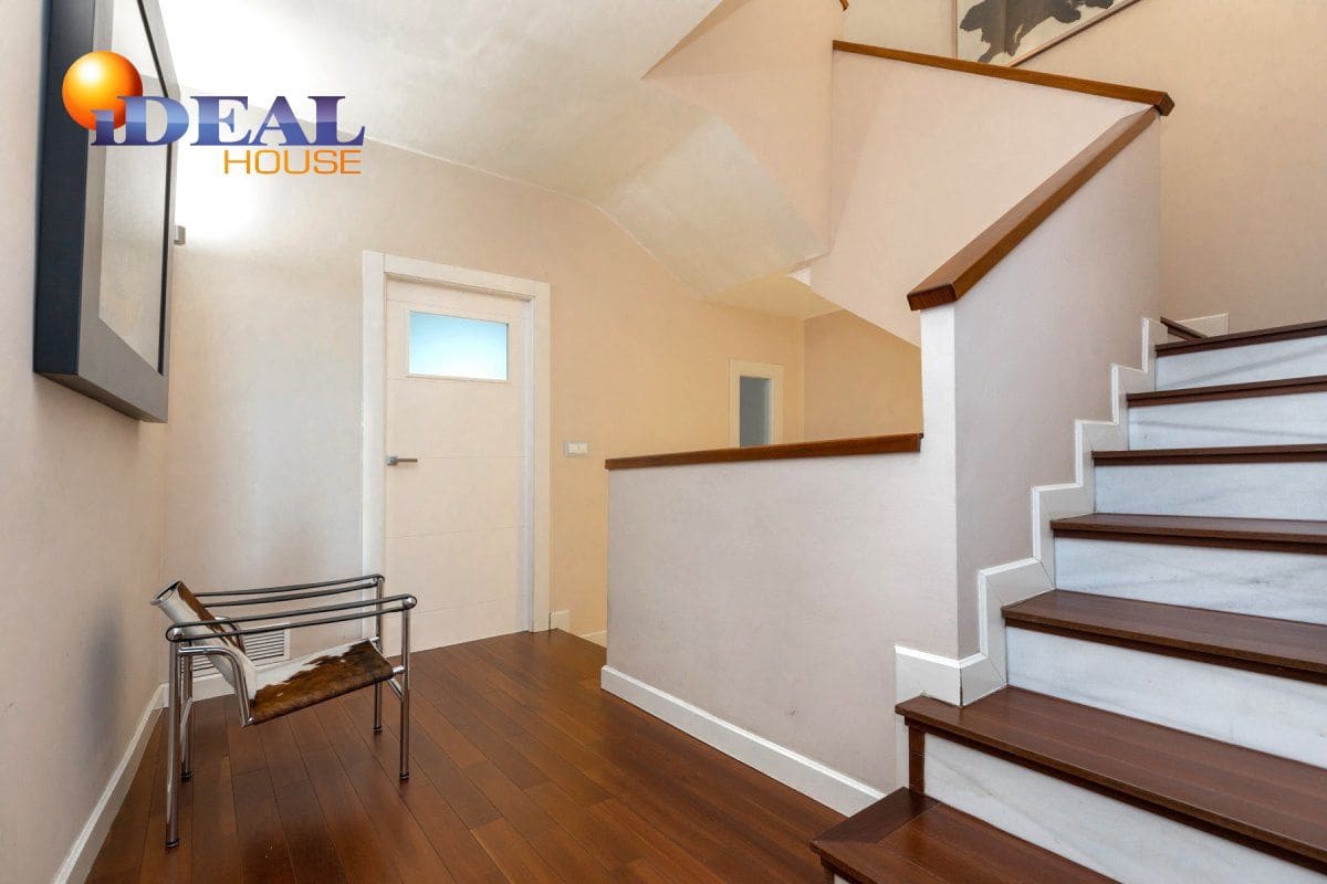 Casa de 3 habitaciones en Granada ciudad en venta - 770.000 € (Ref: 9433665)