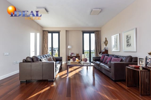 Casa de 3 habitaciones en Granada ciudad en venta - 770.000 € (Ref: 9433665)