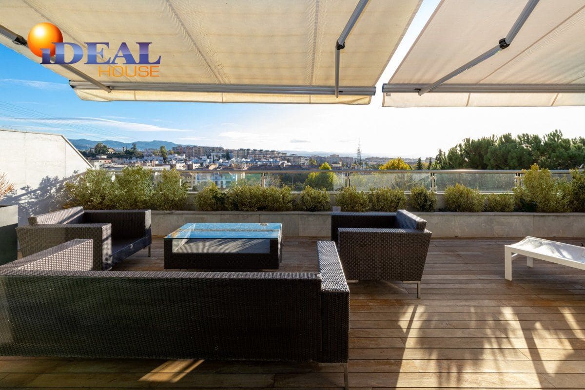 Casa de 3 habitaciones en Granada ciudad en venta - 770.000 € (Ref: 9433665)