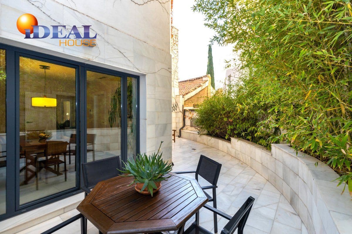 Casa de 3 habitaciones en Granada ciudad en venta - 770.000 € (Ref: 9433665)