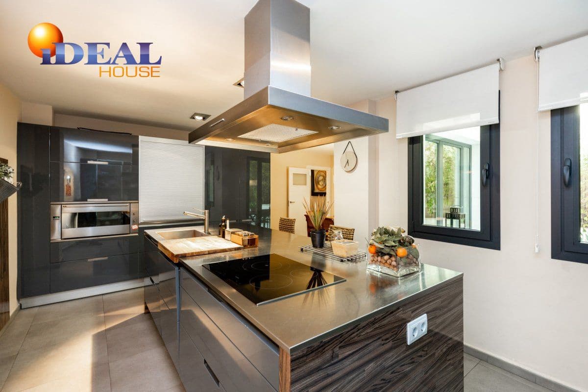 Casa de 3 habitaciones en Granada ciudad en venta - 770.000 € (Ref: 9433665)