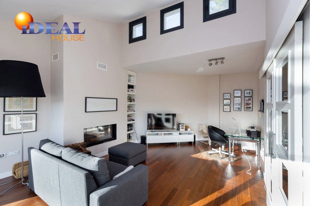 Casa de 3 habitaciones en Granada ciudad en venta - 770.000 € (Ref: 9433665)