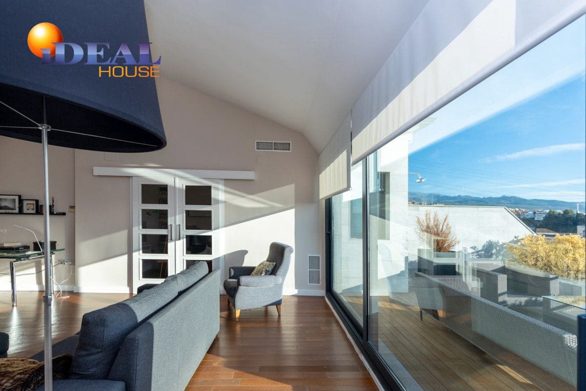 Casa de 3 habitaciones en Granada ciudad en venta - 770.000 € (Ref: 9433665)