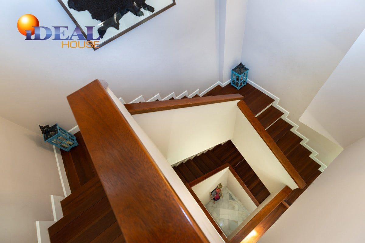 Casa de 3 habitaciones en Granada ciudad en venta - 770.000 € (Ref: 9433665)