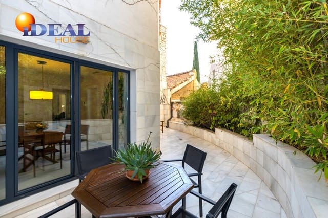 Casa de 3 habitaciones en Granada ciudad en venta - 770.000 € (Ref: 9433665)