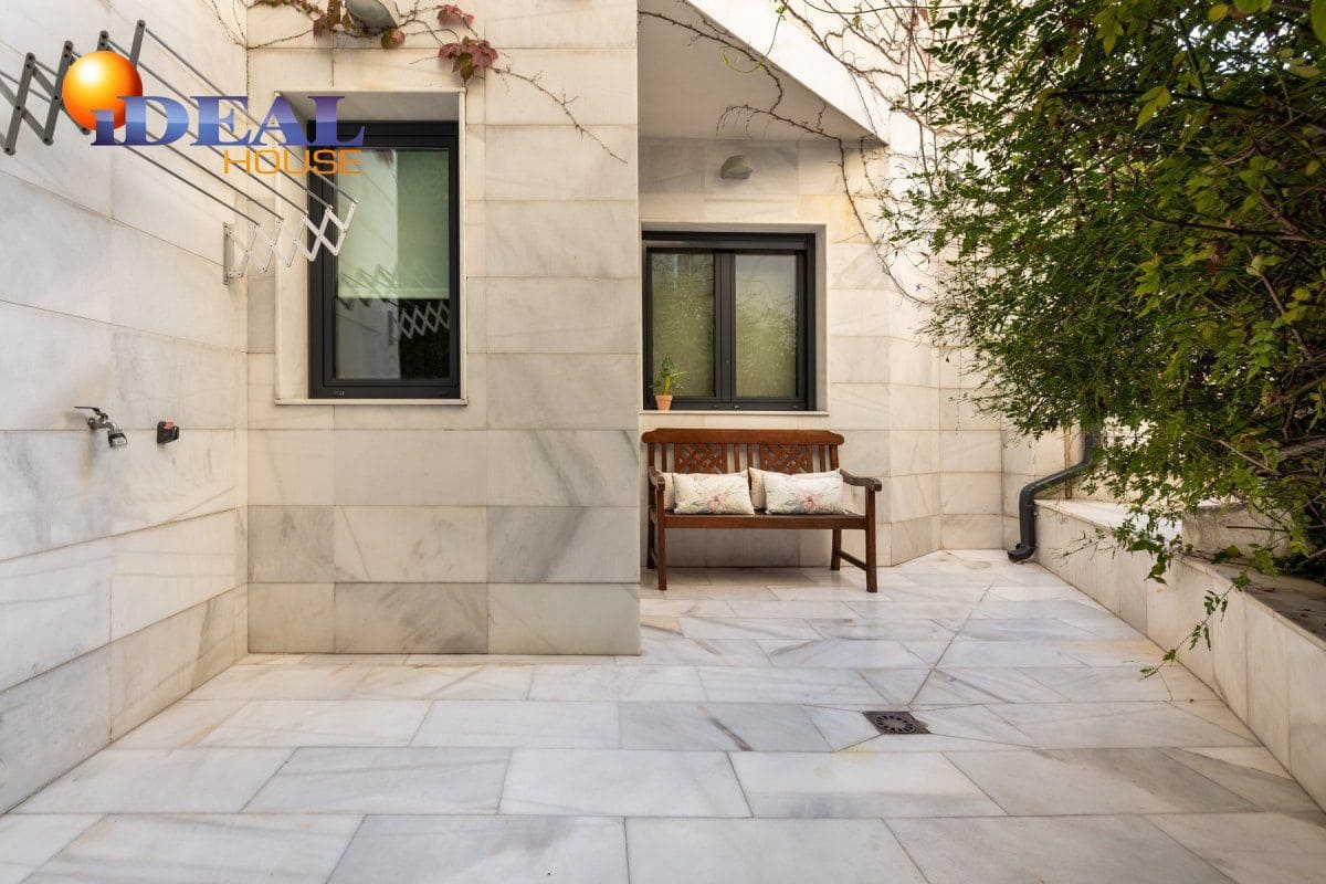 Casa de 3 habitaciones en Granada ciudad en venta - 770.000 € (Ref: 9433665)