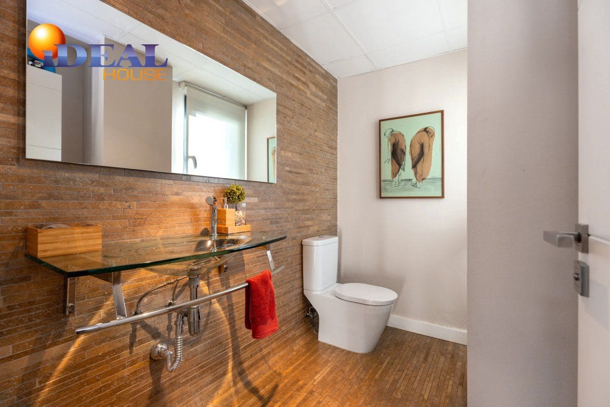 Casa de 3 habitaciones en Granada ciudad en venta - 770.000 € (Ref: 9433665)