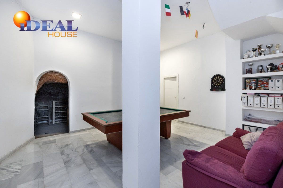 Casa de 3 habitaciones en Granada ciudad en venta - 770.000 € (Ref: 9433665)