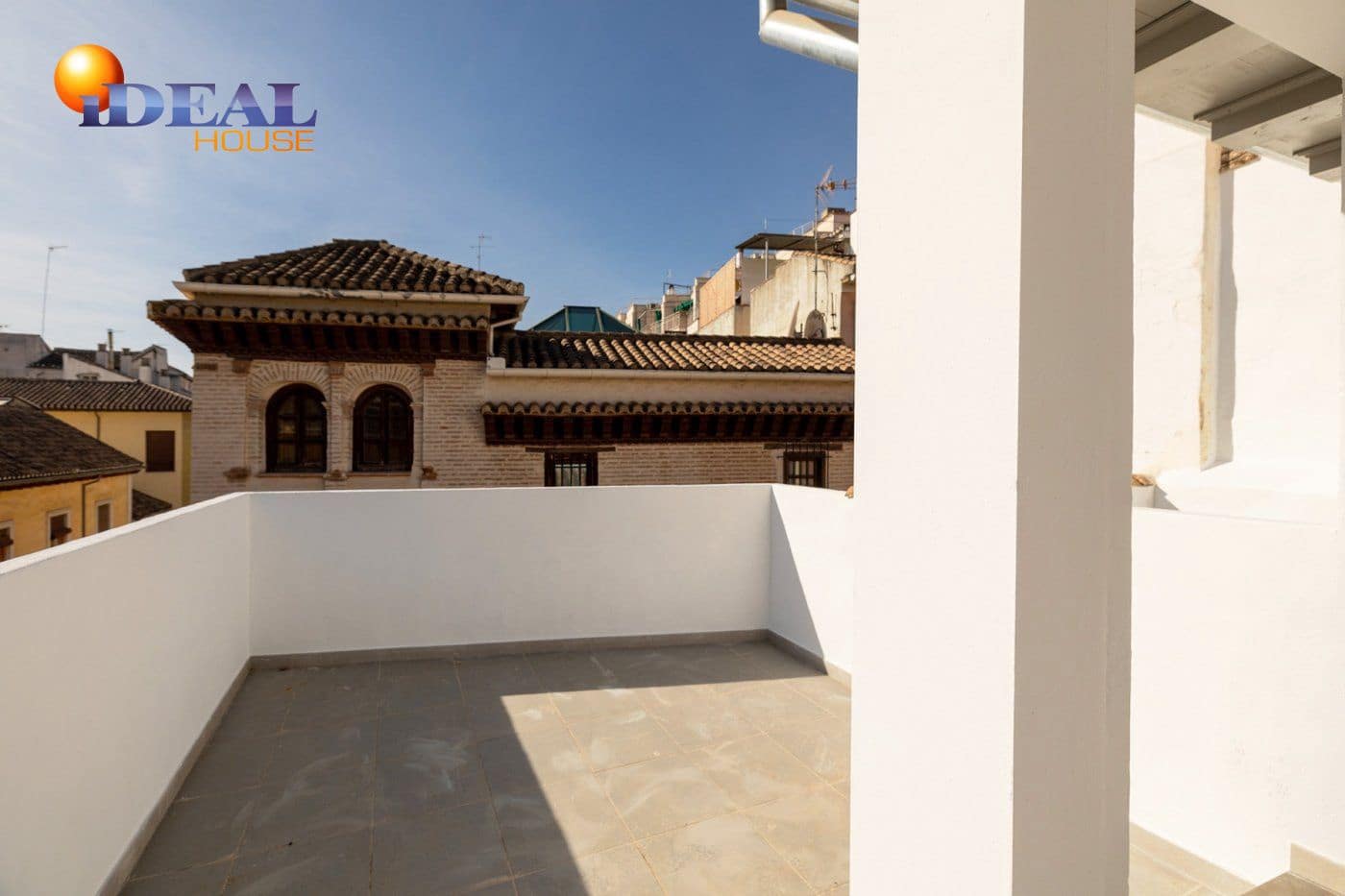 Commercial for sale in Granada city - € 1,200,000 (Ref: 9433675)