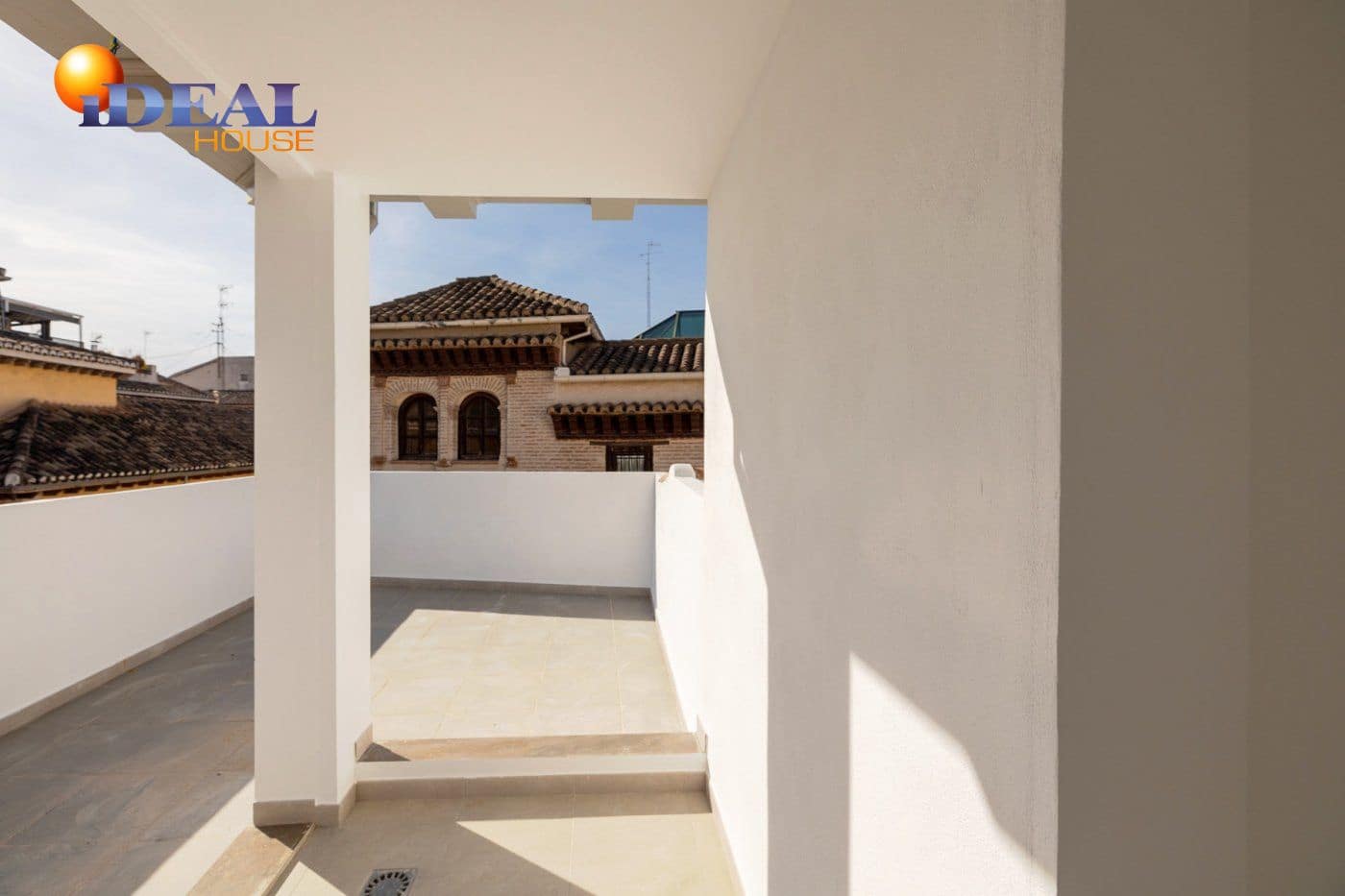 Commercial for sale in Granada city - € 1,200,000 (Ref: 9433675)