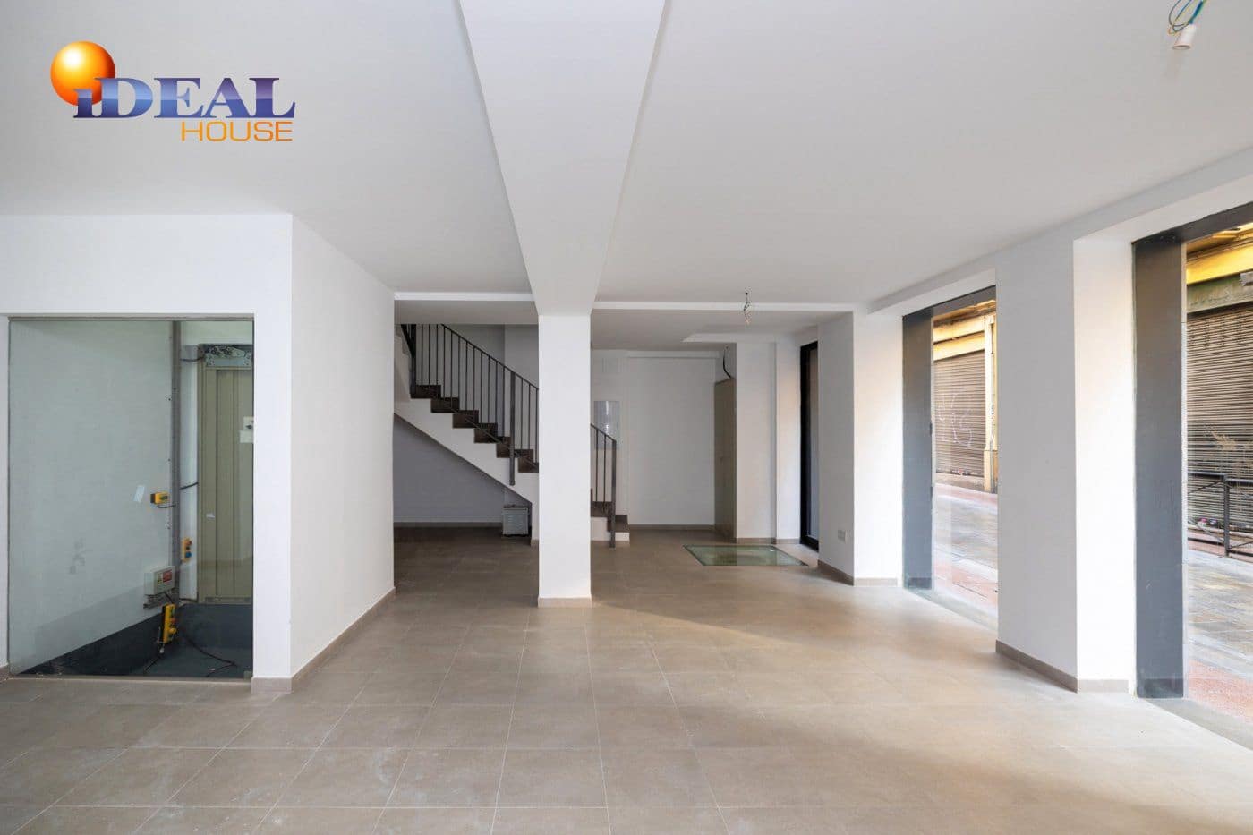 Commercial for sale in Granada city - € 1,200,000 (Ref: 9433675)