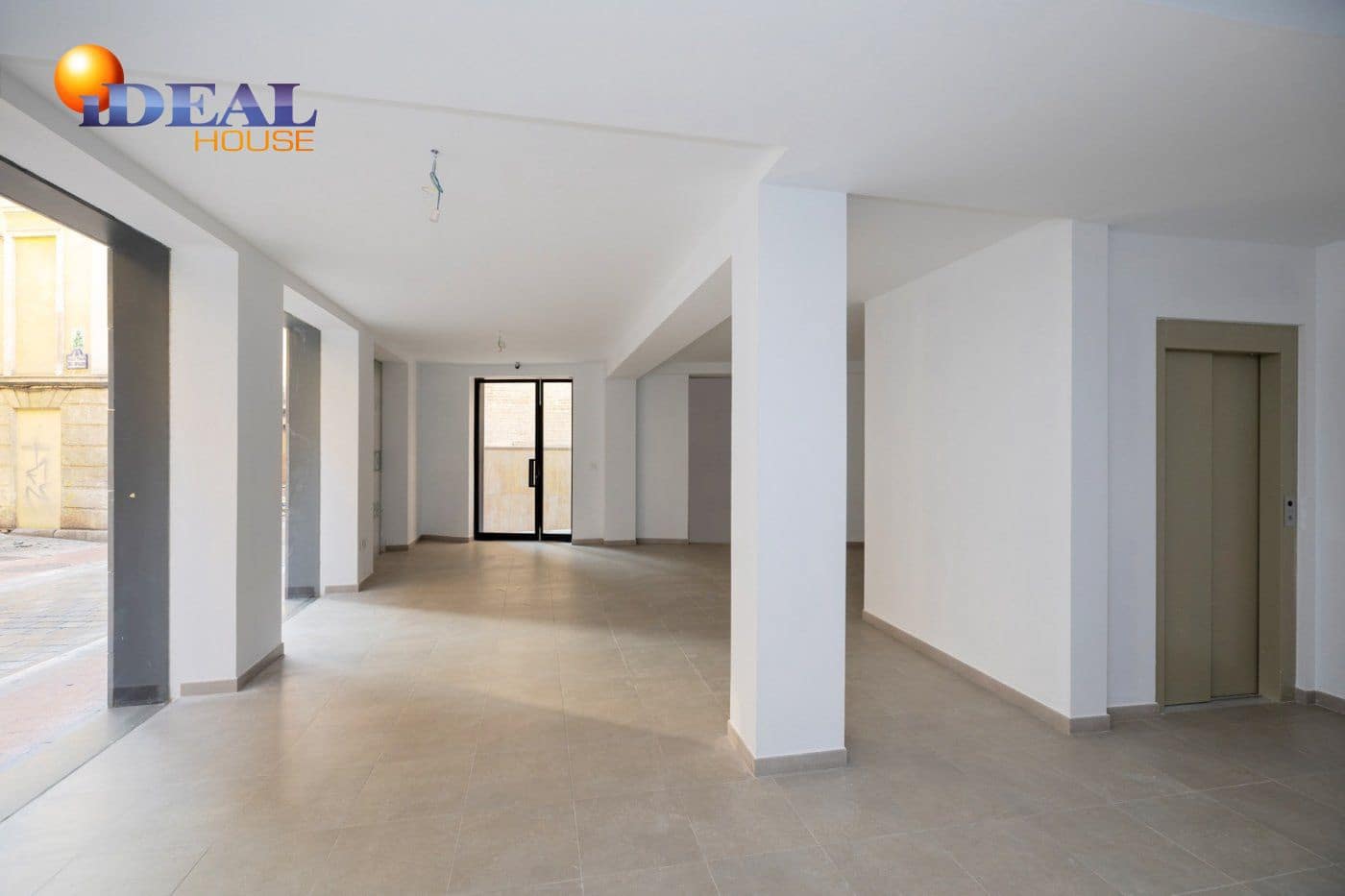 Commercial for sale in Granada city - € 1,200,000 (Ref: 9433675)