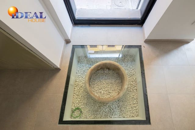 Commercial for sale in Centro, Granada city - € 1,200,000 (Ref: 9433675)