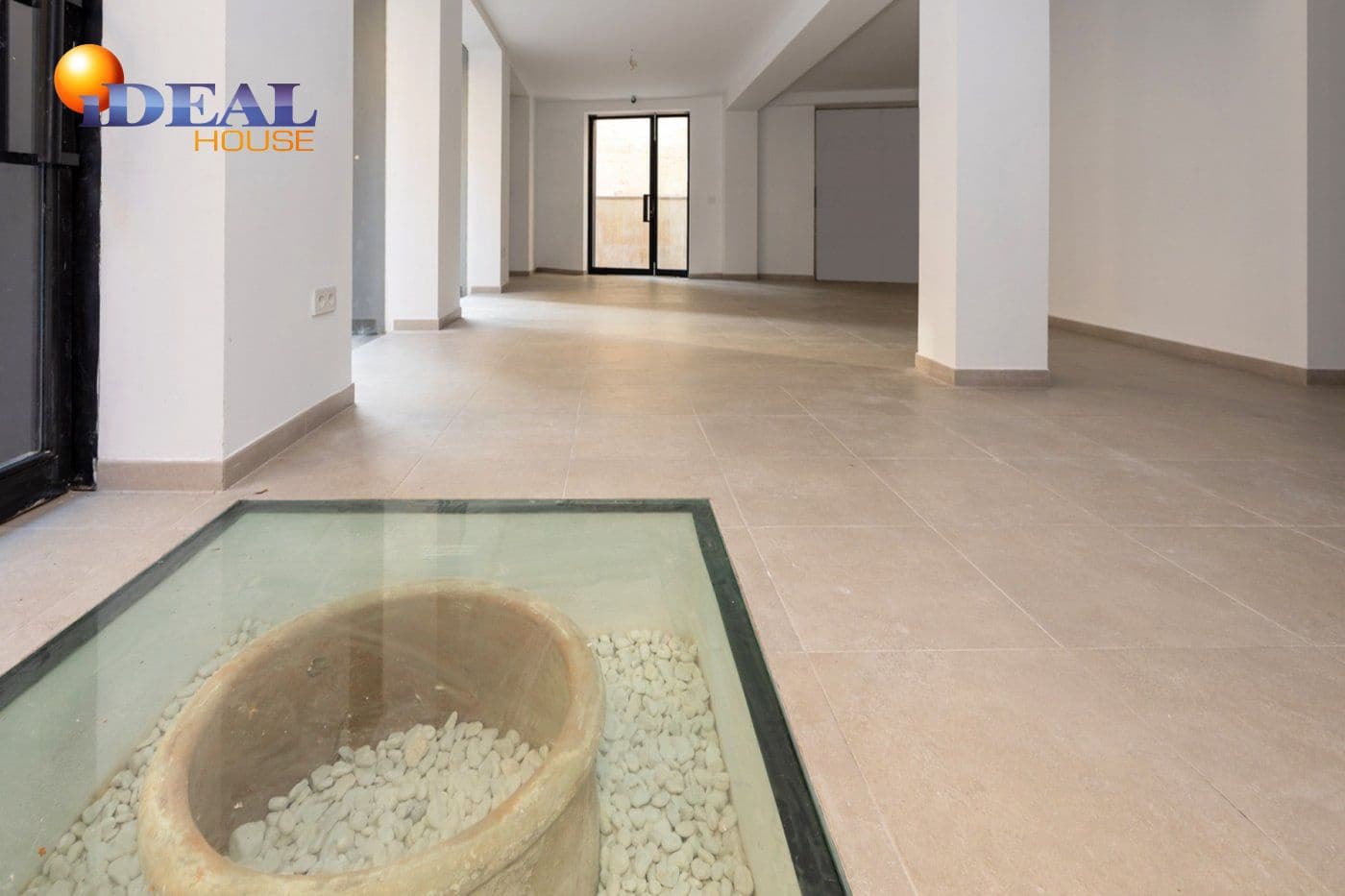 Commercial for sale in Granada city - € 1,200,000 (Ref: 9433675)