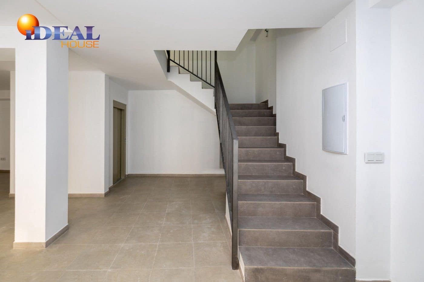 Commercial for sale in Granada city - € 1,200,000 (Ref: 9433675)