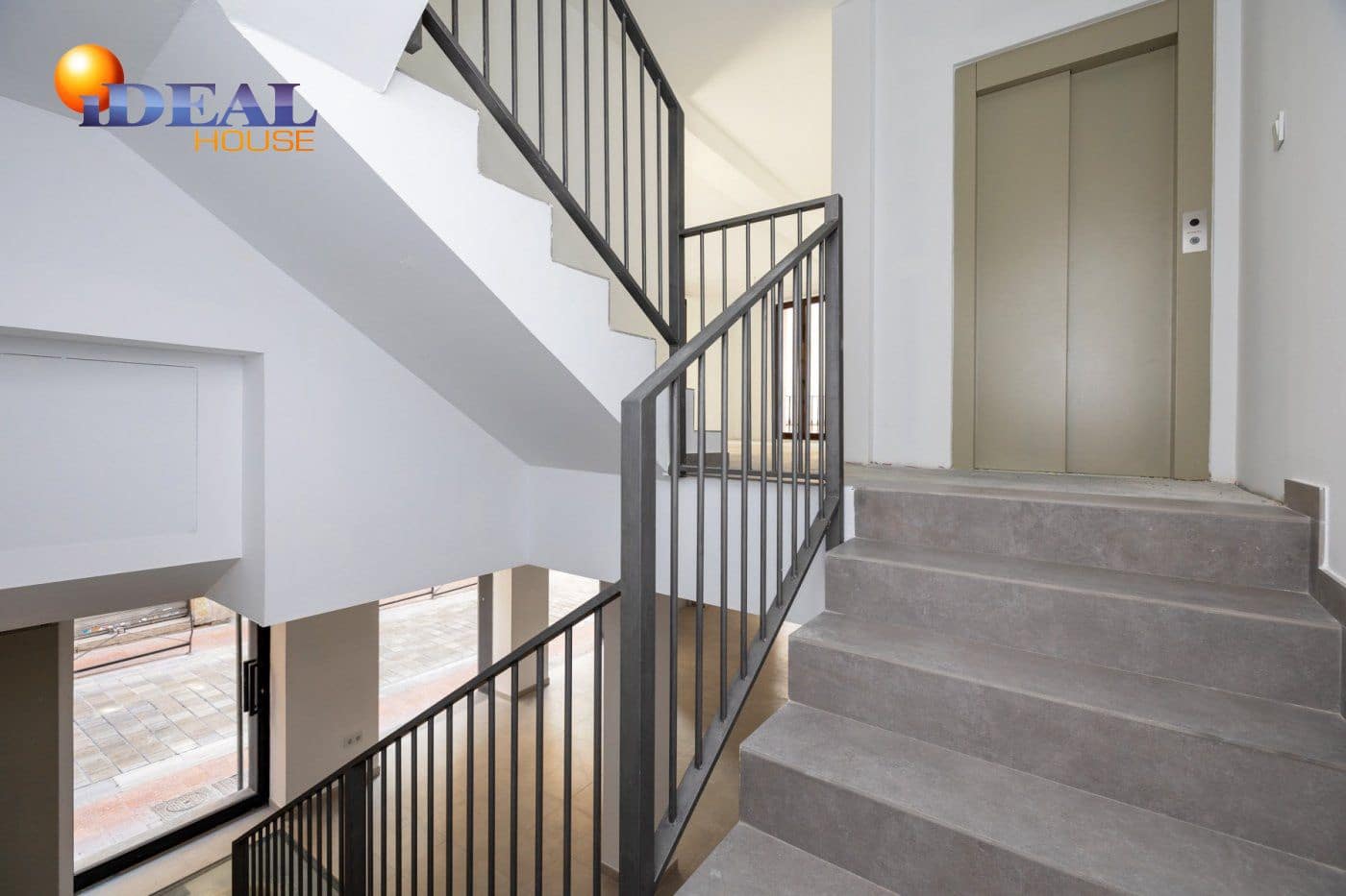 Commercial for sale in Granada city - € 1,200,000 (Ref: 9433675)