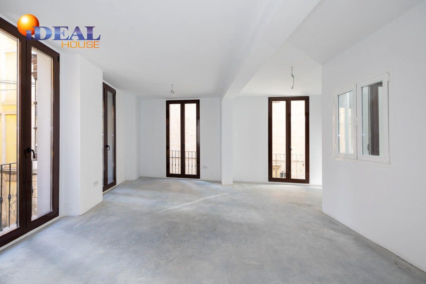 Commercial for sale in Granada city - € 1,200,000 (Ref: 9433675)