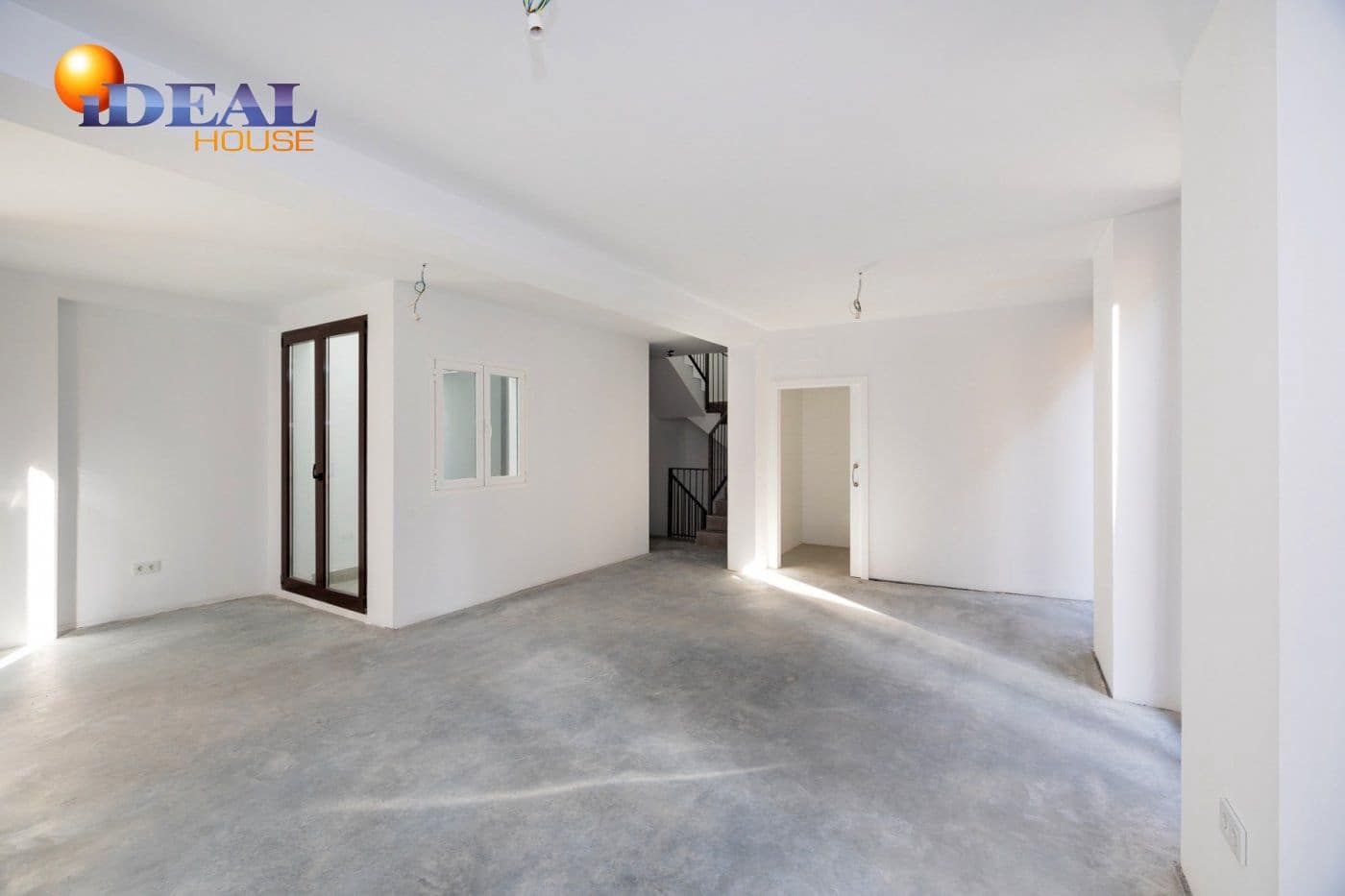 Commercial for sale in Granada city - € 1,200,000 (Ref: 9433675)