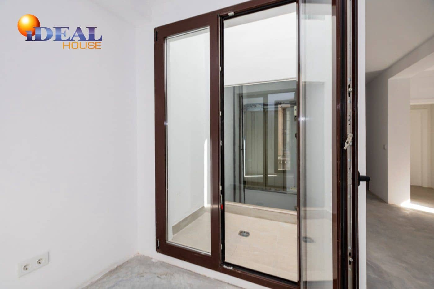 Commercial for sale in Granada city - € 1,200,000 (Ref: 9433675)