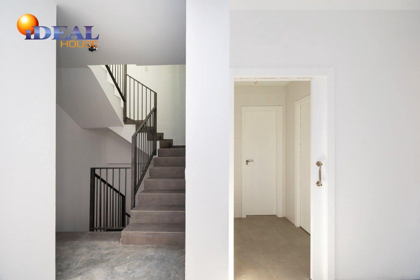 Commercial for sale in Granada city - € 1,200,000 (Ref: 9433675)