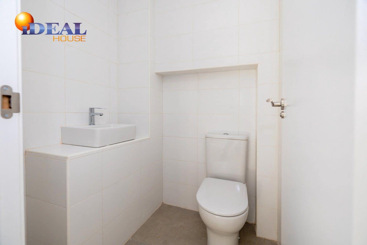 Commercial for sale in Granada city - € 1,200,000 (Ref: 9433675)