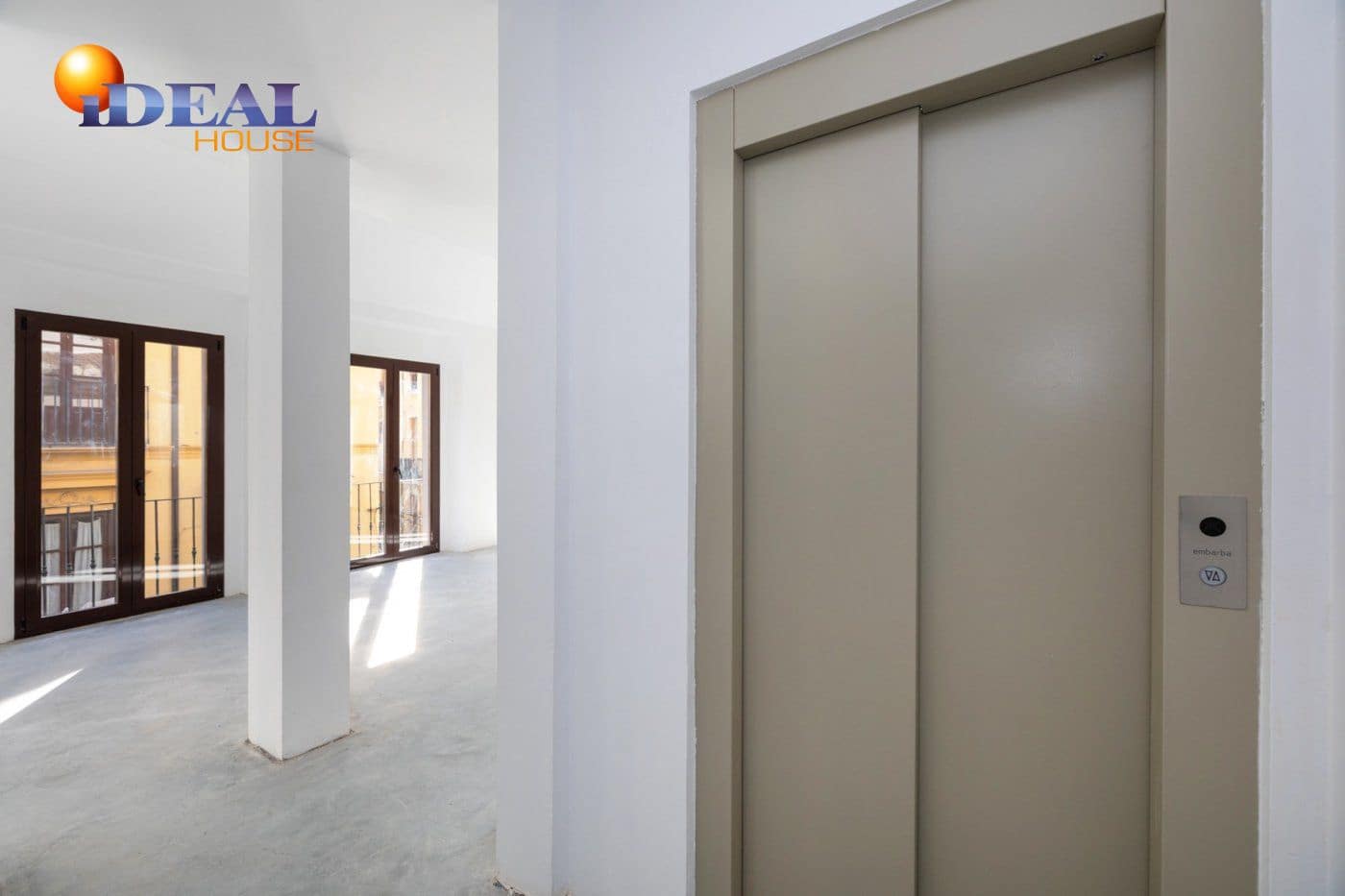 Commercial for sale in Granada city - € 1,200,000 (Ref: 9433675)