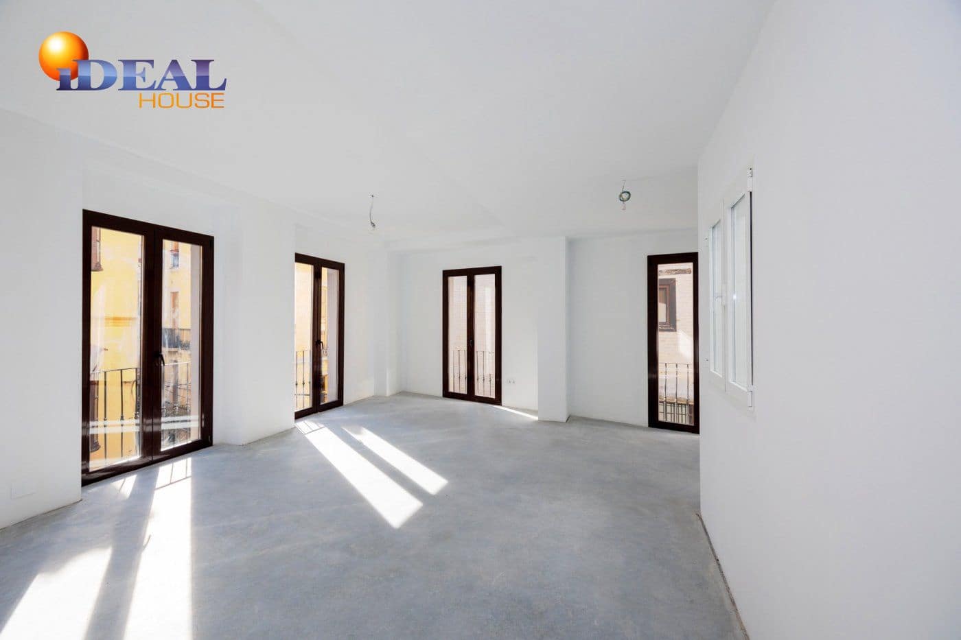 Commercial for sale in Granada city - € 1,200,000 (Ref: 9433675)