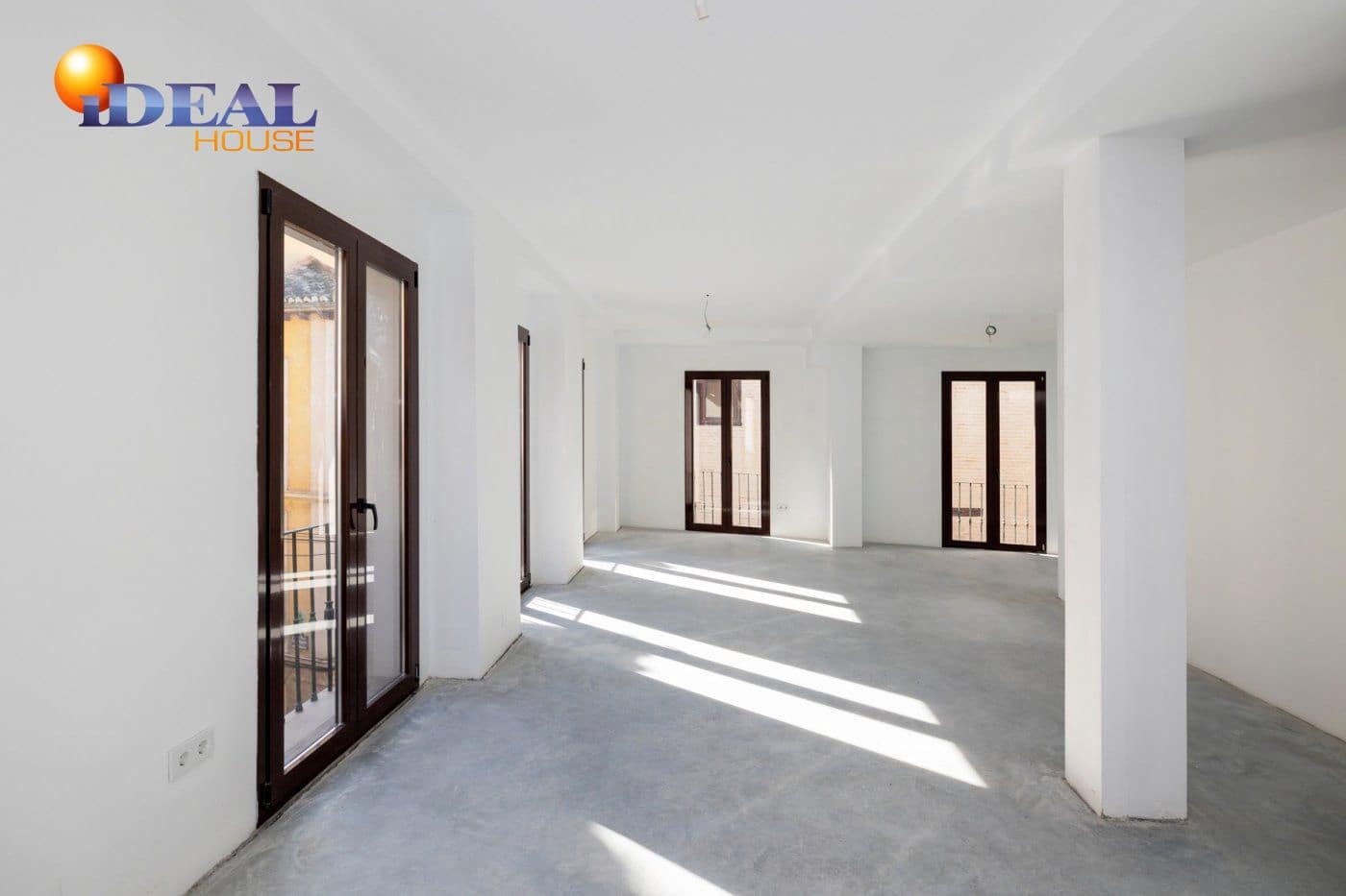 Commercial for sale in Granada city - € 1,200,000 (Ref: 9433675)