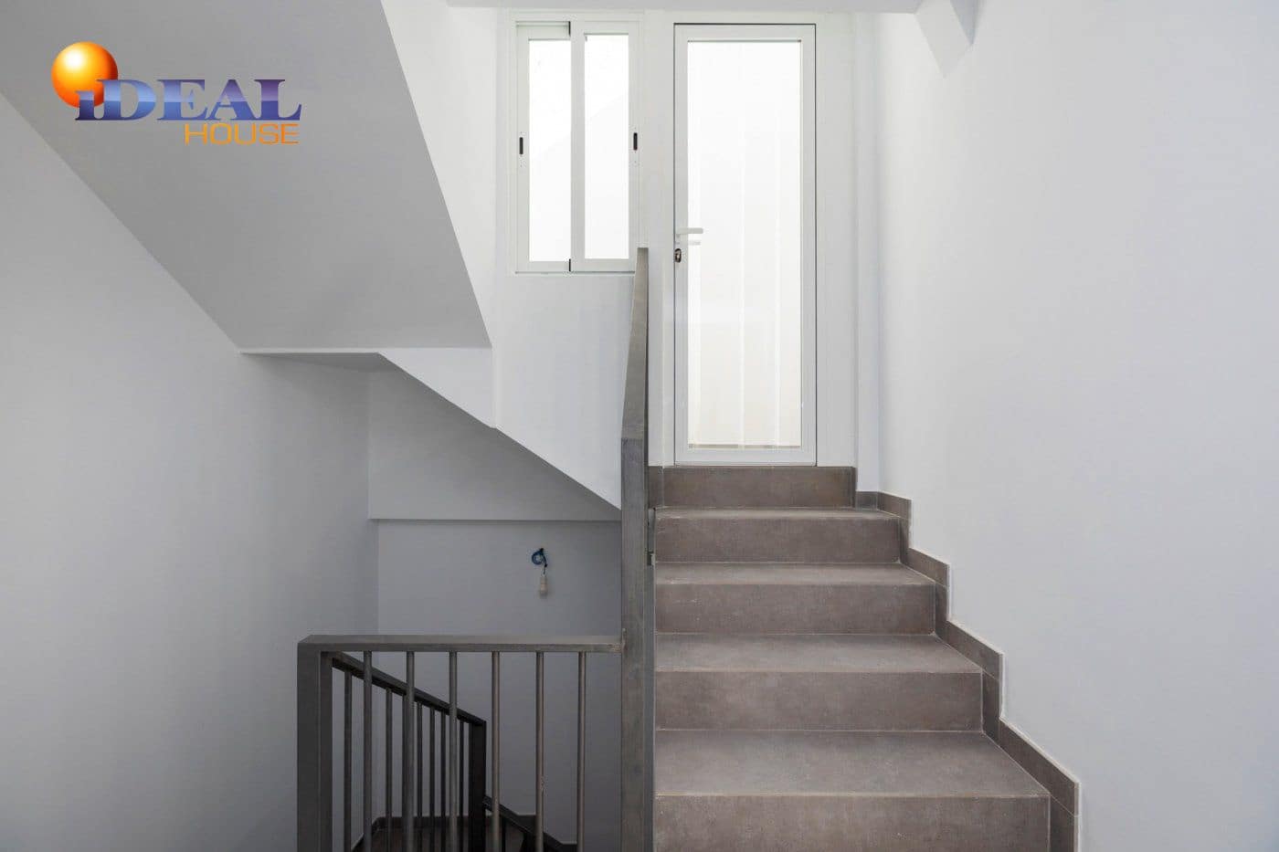 Commercial for sale in Granada city - € 1,200,000 (Ref: 9433675)