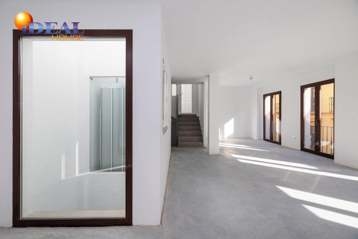 Commercial for sale in Granada city - € 1,200,000 (Ref: 9433675)