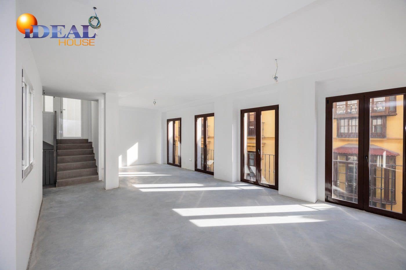 Commercial for sale in Granada city - € 1,200,000 (Ref: 9433675)