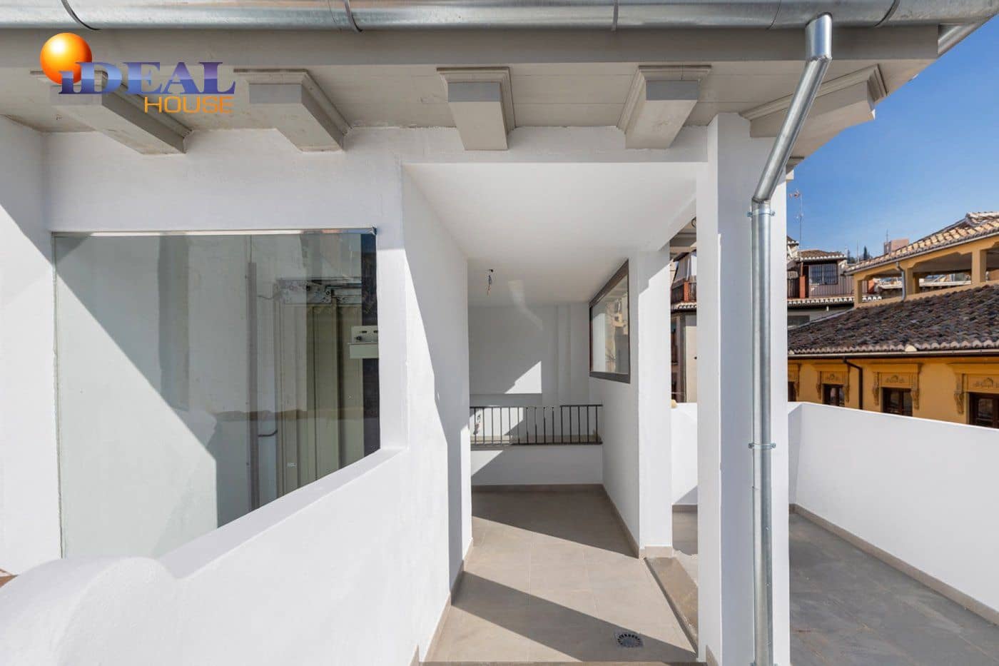 Commercial for sale in Granada city - € 1,200,000 (Ref: 9433675)