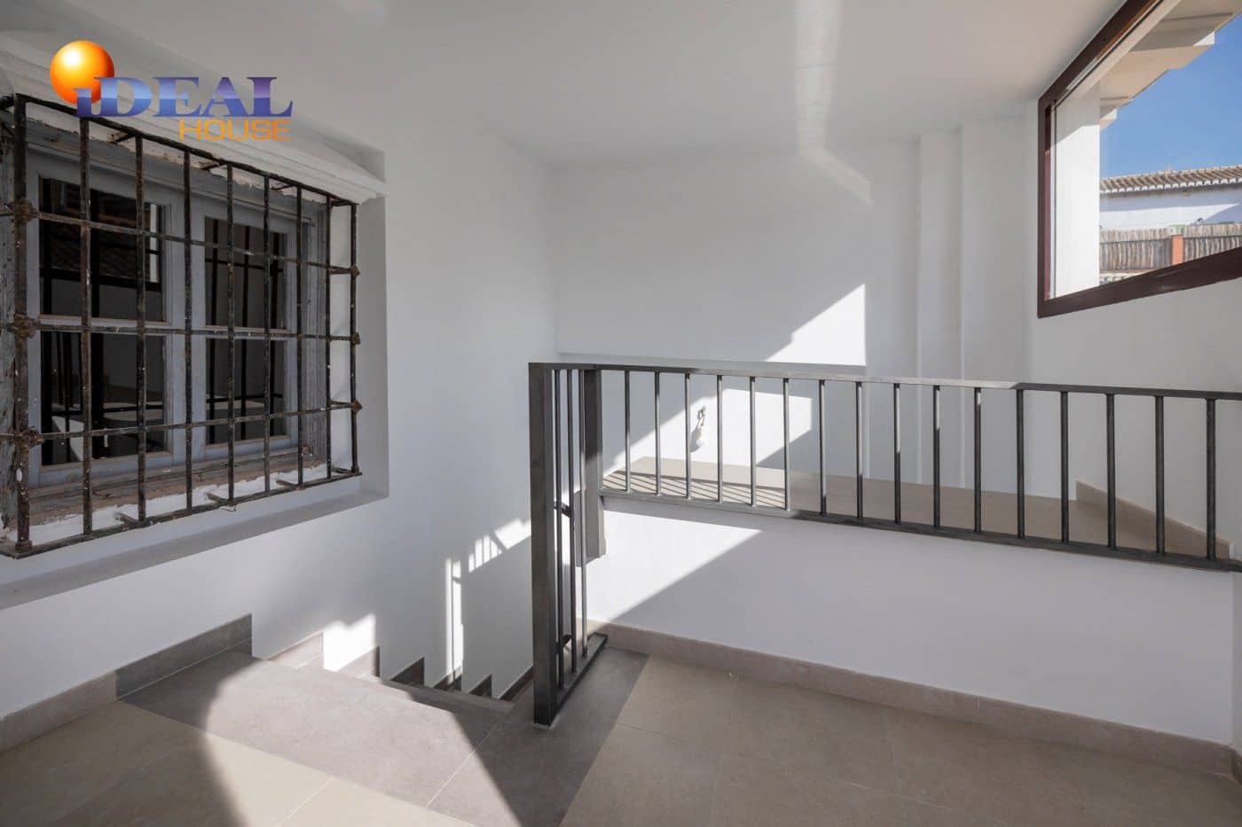 Commercial for sale in Granada city - € 1,200,000 (Ref: 9433675)