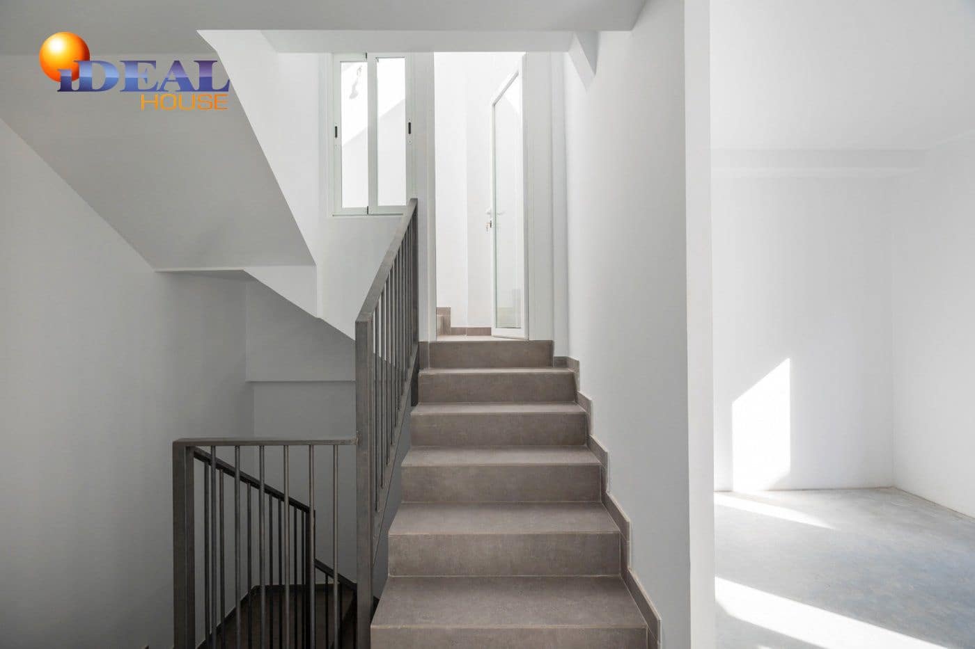 Commercial for sale in Granada city - € 1,200,000 (Ref: 9433675)