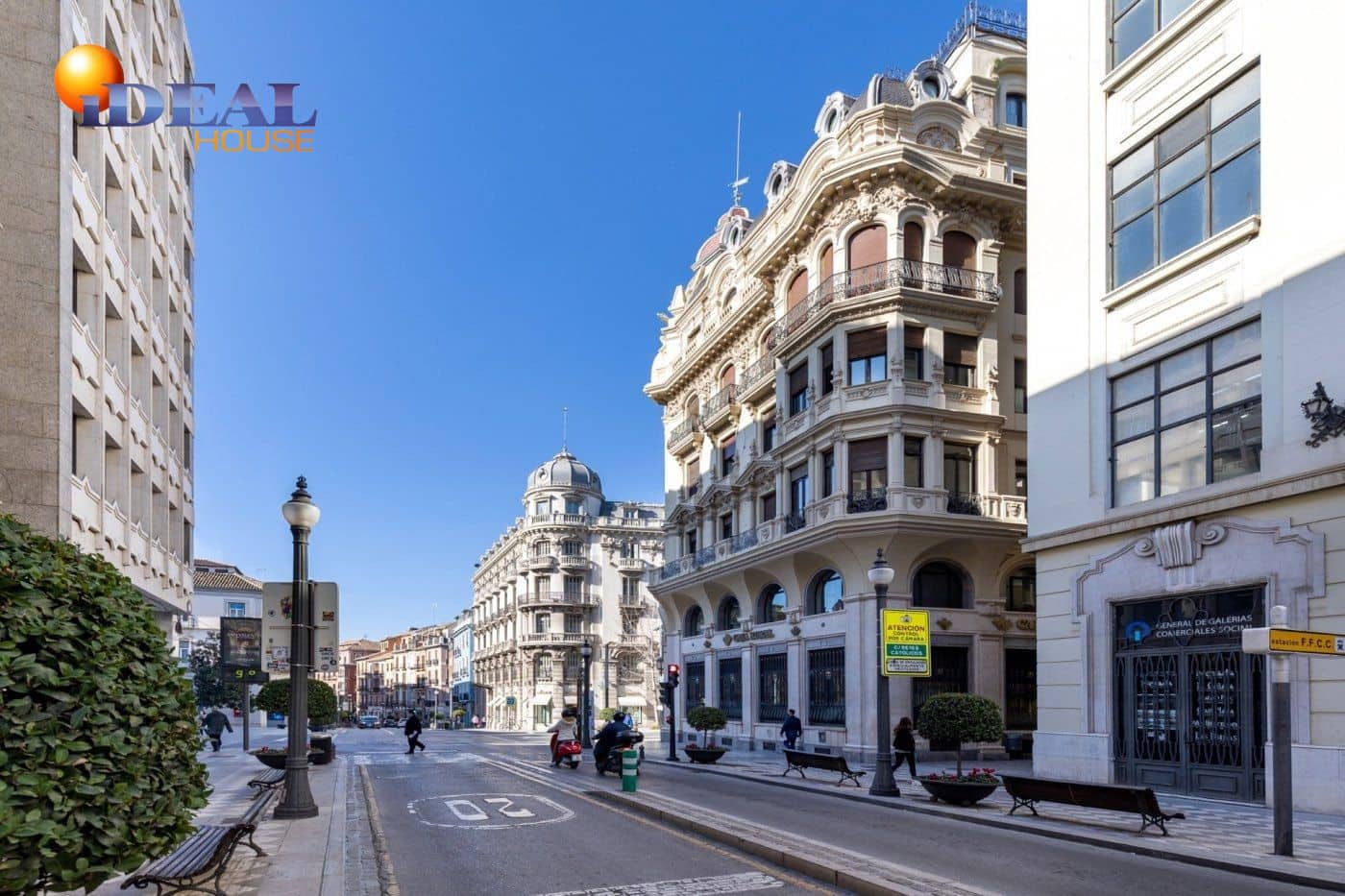 Garage for sale in Granada city - € 22,000 (Ref: 9433676)