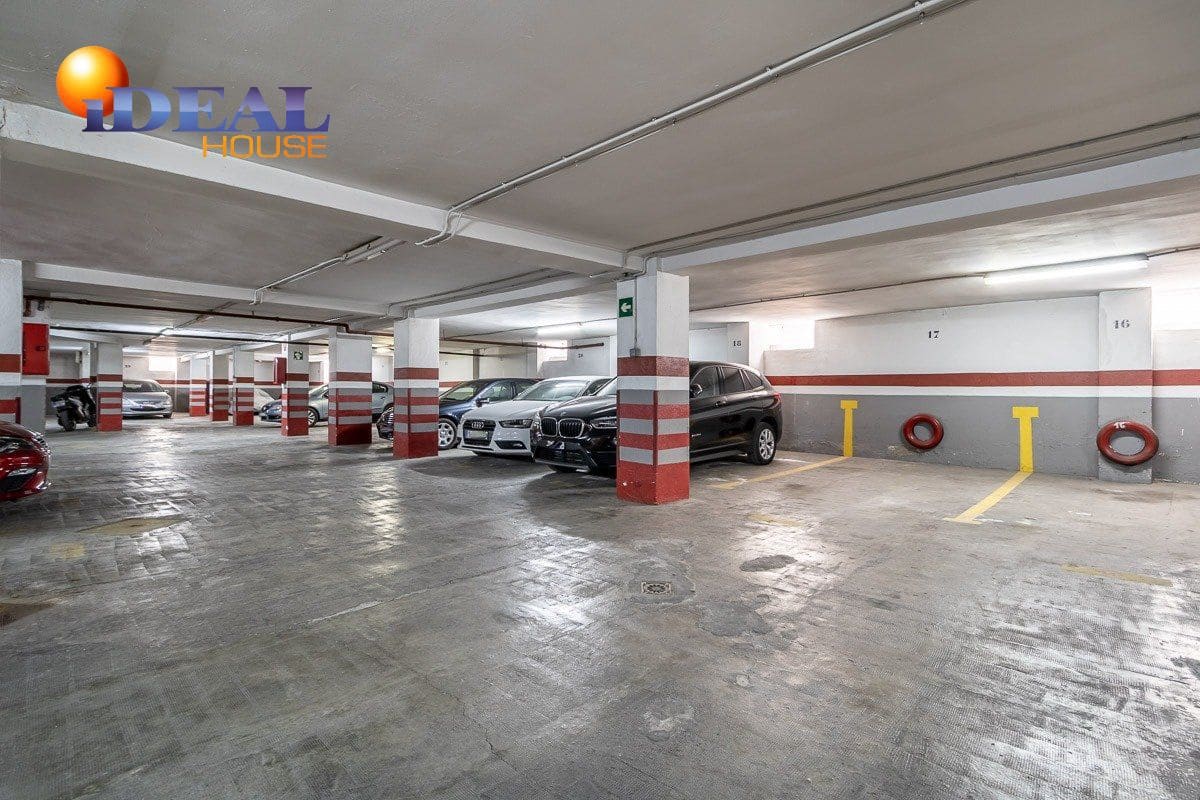 Garasje til salgs i Granada by - € 620 000 (Ref: 9433678)