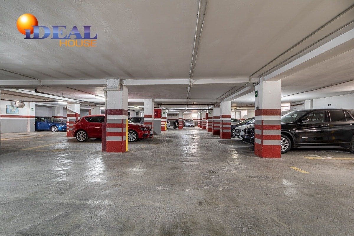 Garasje til salgs i Granada by - € 620 000 (Ref: 9433678)