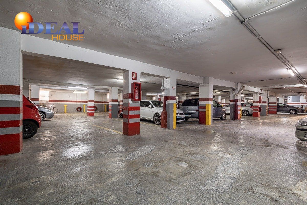 Garasje til salgs i Granada by - € 620 000 (Ref: 9433678)