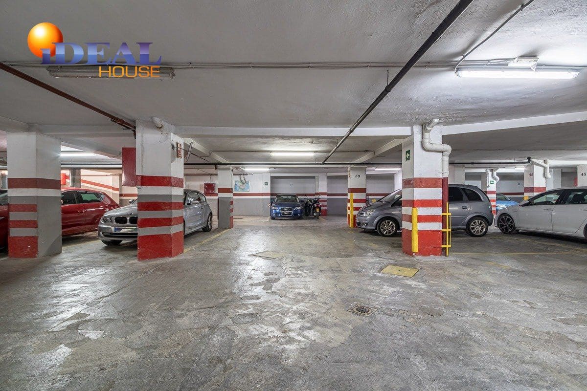 Garasje til salgs i Granada by - € 620 000 (Ref: 9433678)