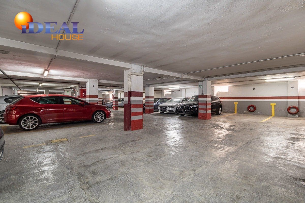 Garasje til salgs i Granada by - € 620 000 (Ref: 9433678)