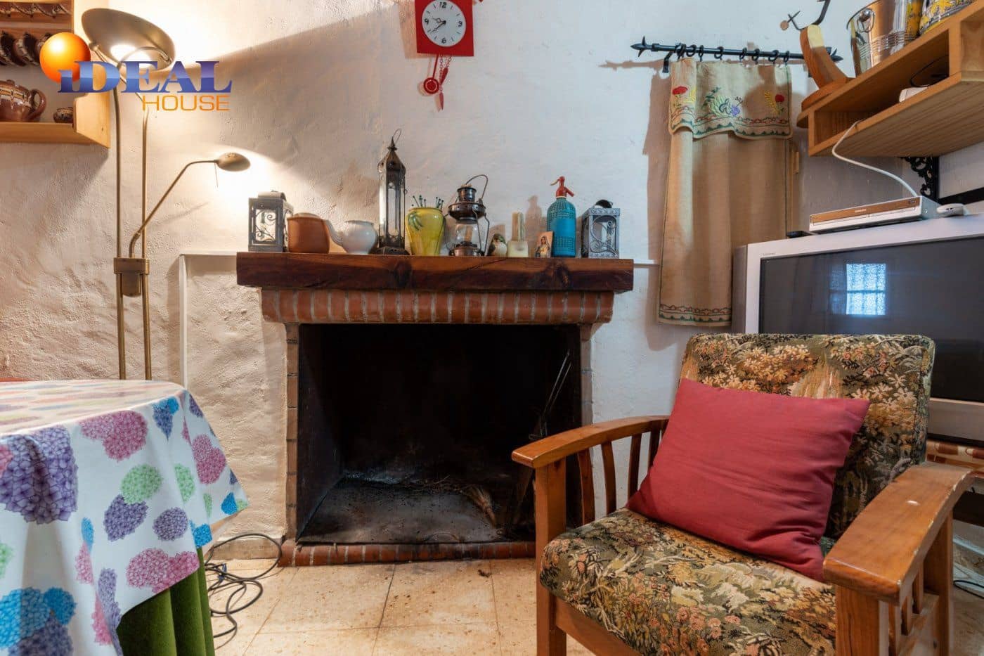 2 bedroom Finca/Country House for sale in Cogollos Vega with pool - € 139,900 (Ref: 9433682)