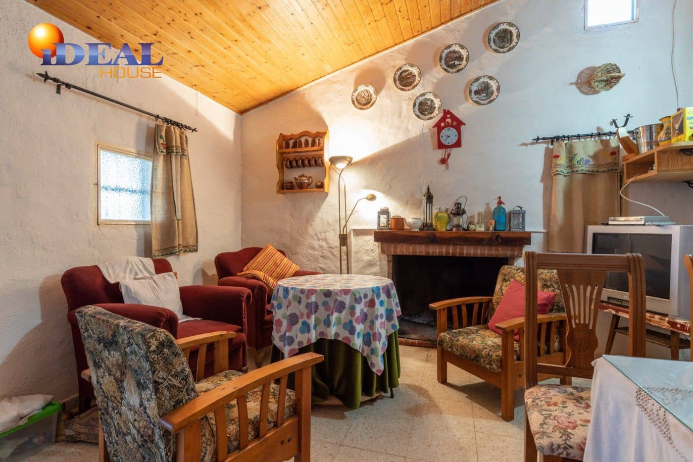 2 bedroom Finca/Country House for sale in Cogollos Vega with pool - € 139,900 (Ref: 9433682)