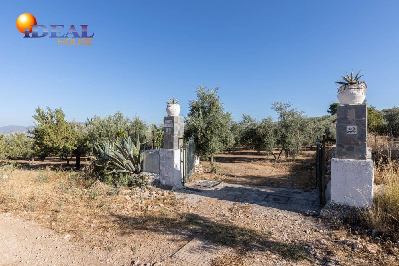 2 bedroom Finca/Country House for sale in Cogollos Vega with pool - € 139,900 (Ref: 9433682)