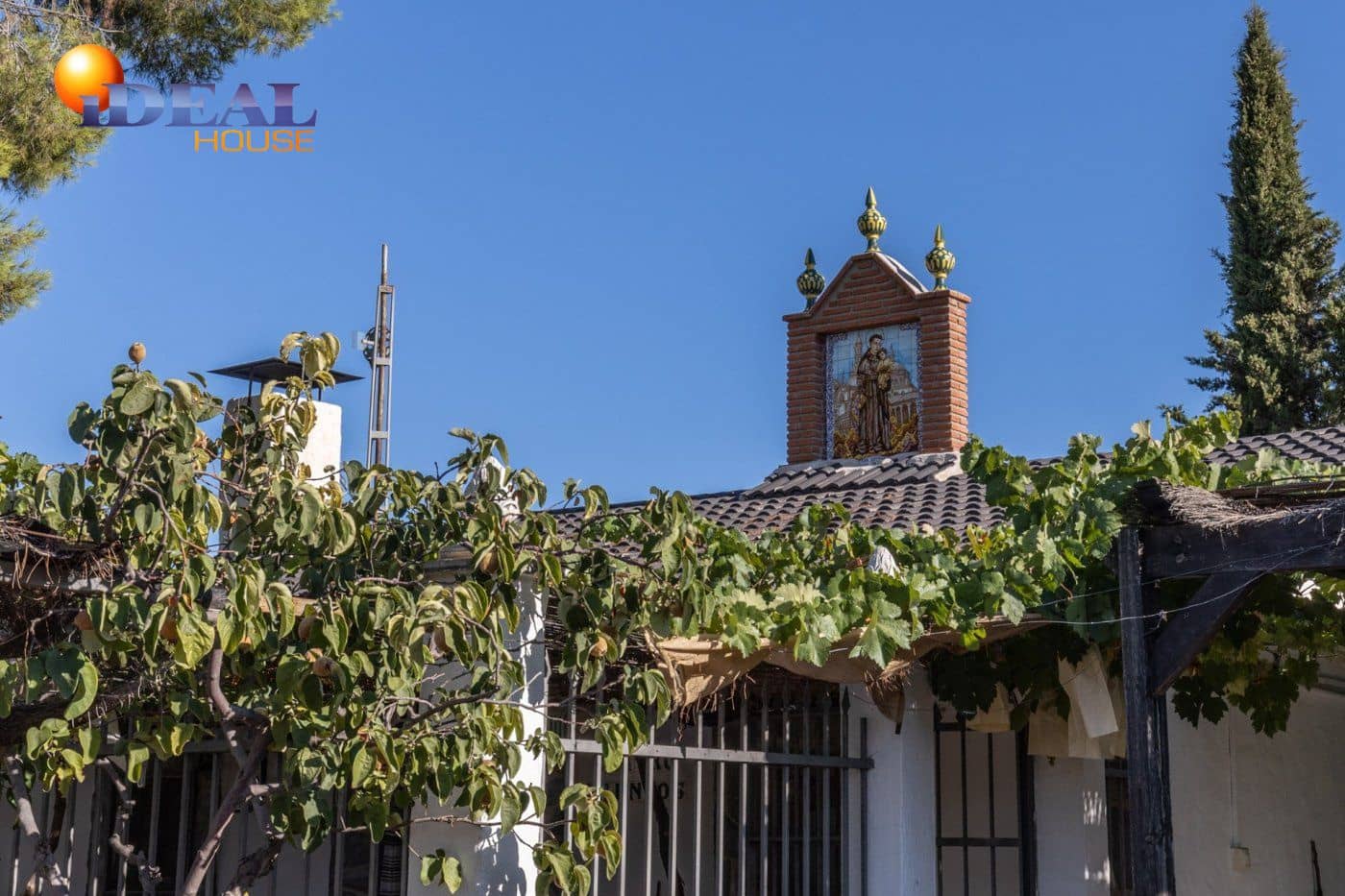 2 bedroom Finca/Country House for sale in Cogollos Vega with pool - € 139,900 (Ref: 9433682)