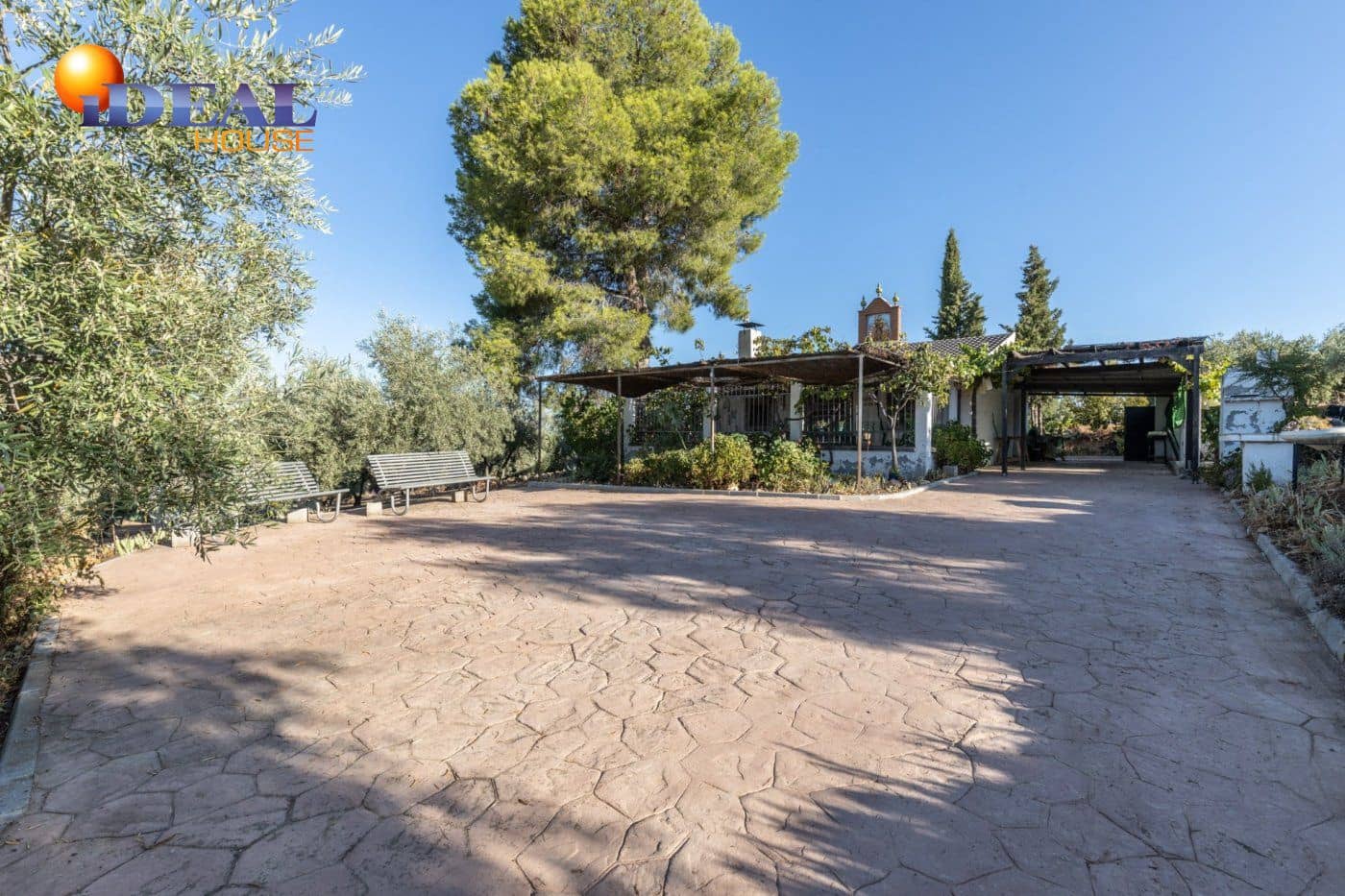 2 bedroom Finca/Country House for sale in Cogollos Vega with pool - € 139,900 (Ref: 9433682)