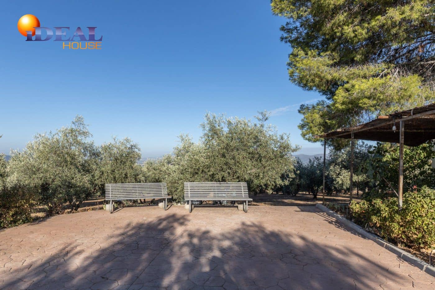 2 bedroom Finca/Country House for sale in Cogollos Vega with pool - € 139,900 (Ref: 9433682)